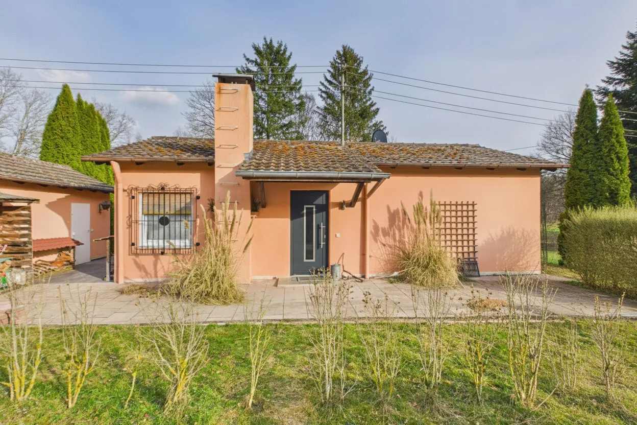 RESERVIERT: Wochenendhaus in Hanglage mit großem Grundstück