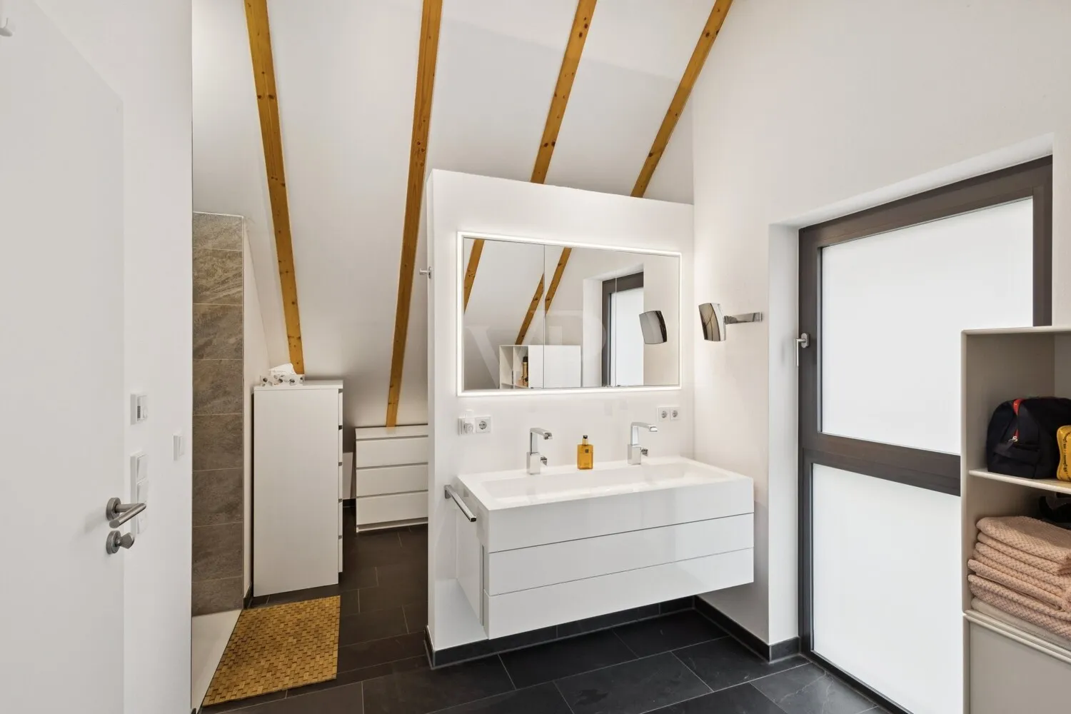RESERVIERT: Elegantes Wohnen in begehrter Lage – Architektur, Licht und Raum in perfekter Harmonie