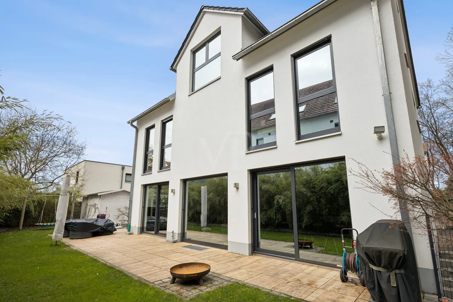 RESERVIERT: Elegantes Wohnen in begehrter Lage – Architektur, Licht und Raum in perfekter Harmonie
