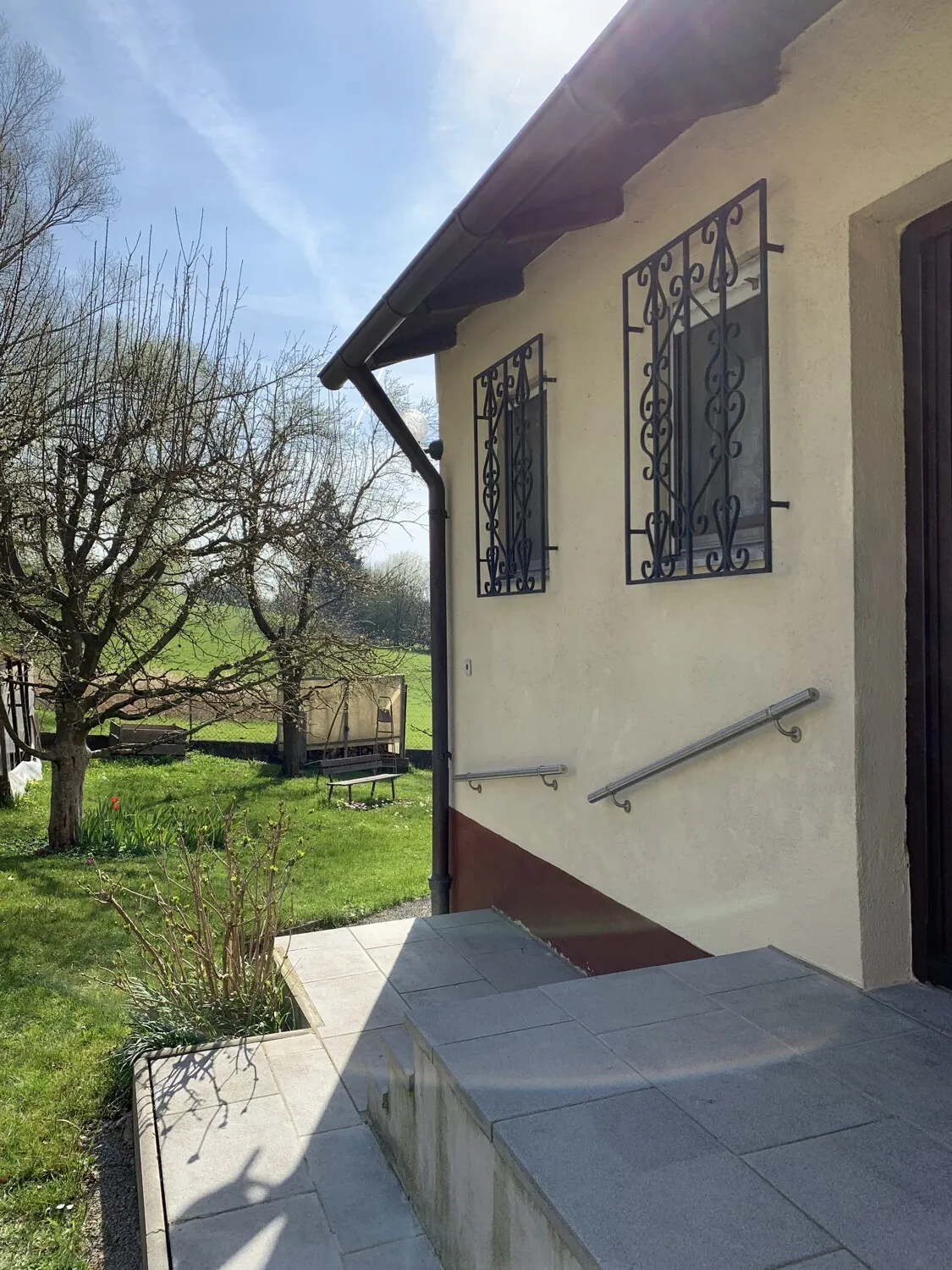 Charmantes Wochenendhaus mit Blick ins Grüne in ruhiger Lage