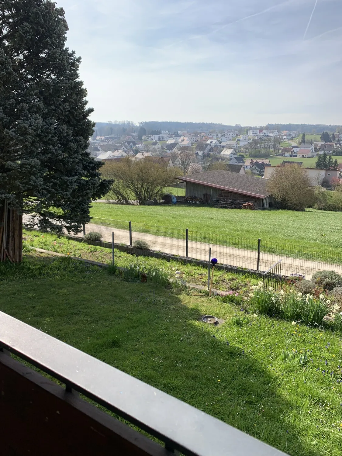 Charmantes Wochenendhaus mit Blick ins Grüne in ruhiger Lage