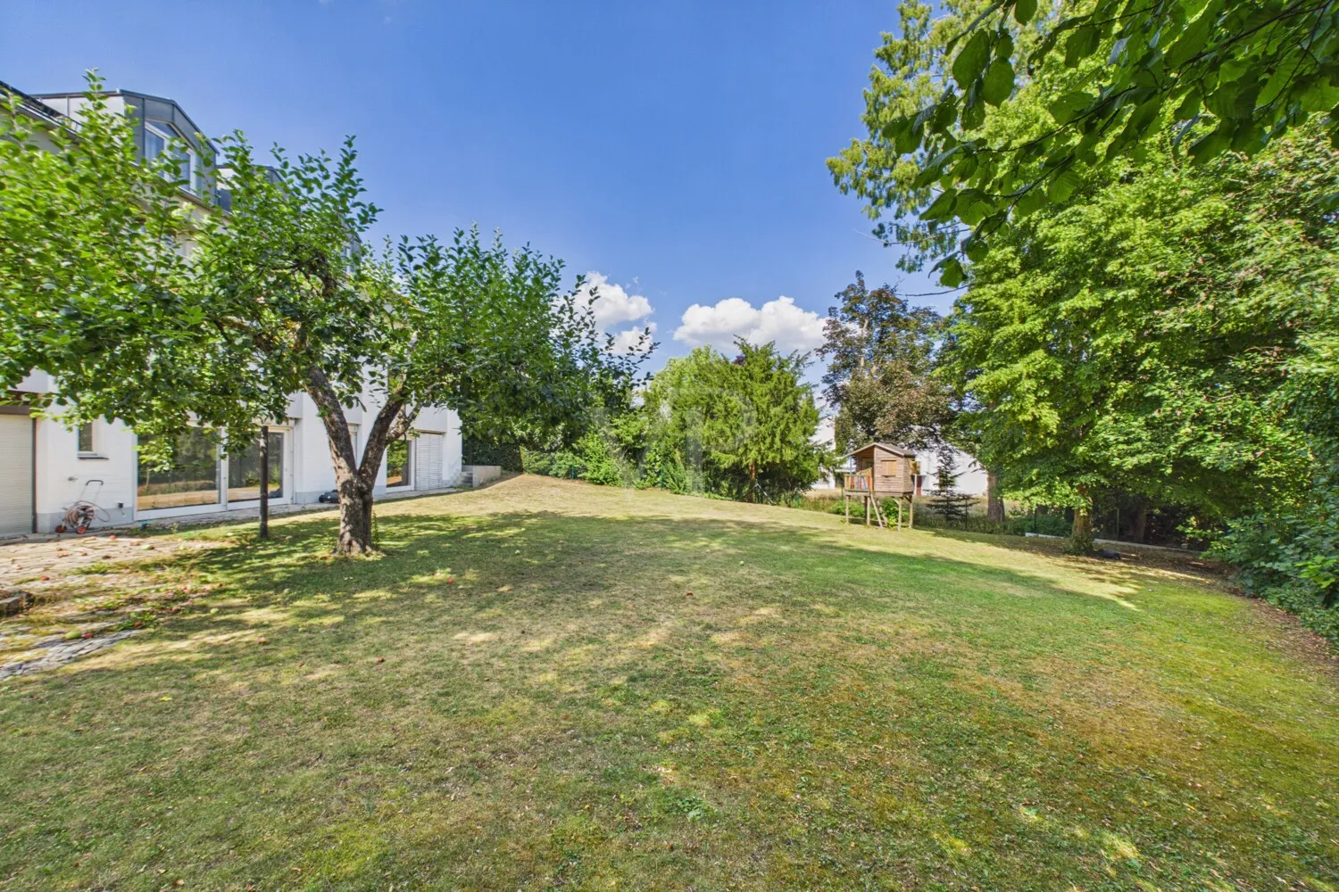 Repräsentative Villa mit parkähnlichem Grundstück am Kobelhang