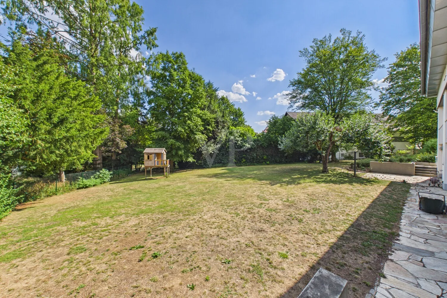 Repräsentative Villa mit parkähnlichem Grundstück am Kobelhang