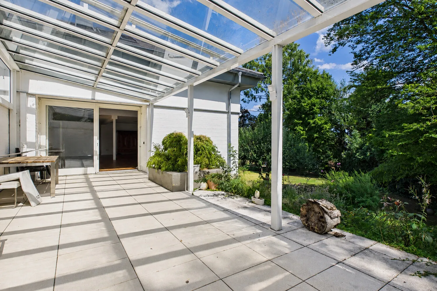 Repräsentative Villa mit parkähnlichem Grundstück am Kobelhang