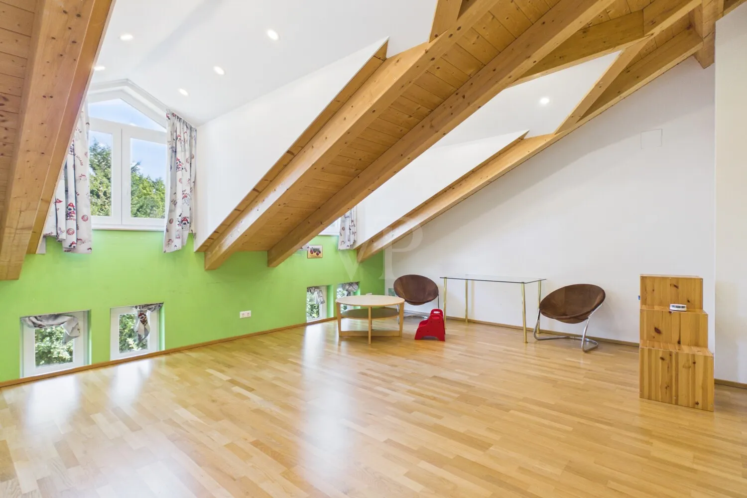 Repräsentative Villa mit parkähnlichem Grundstück am Kobelhang