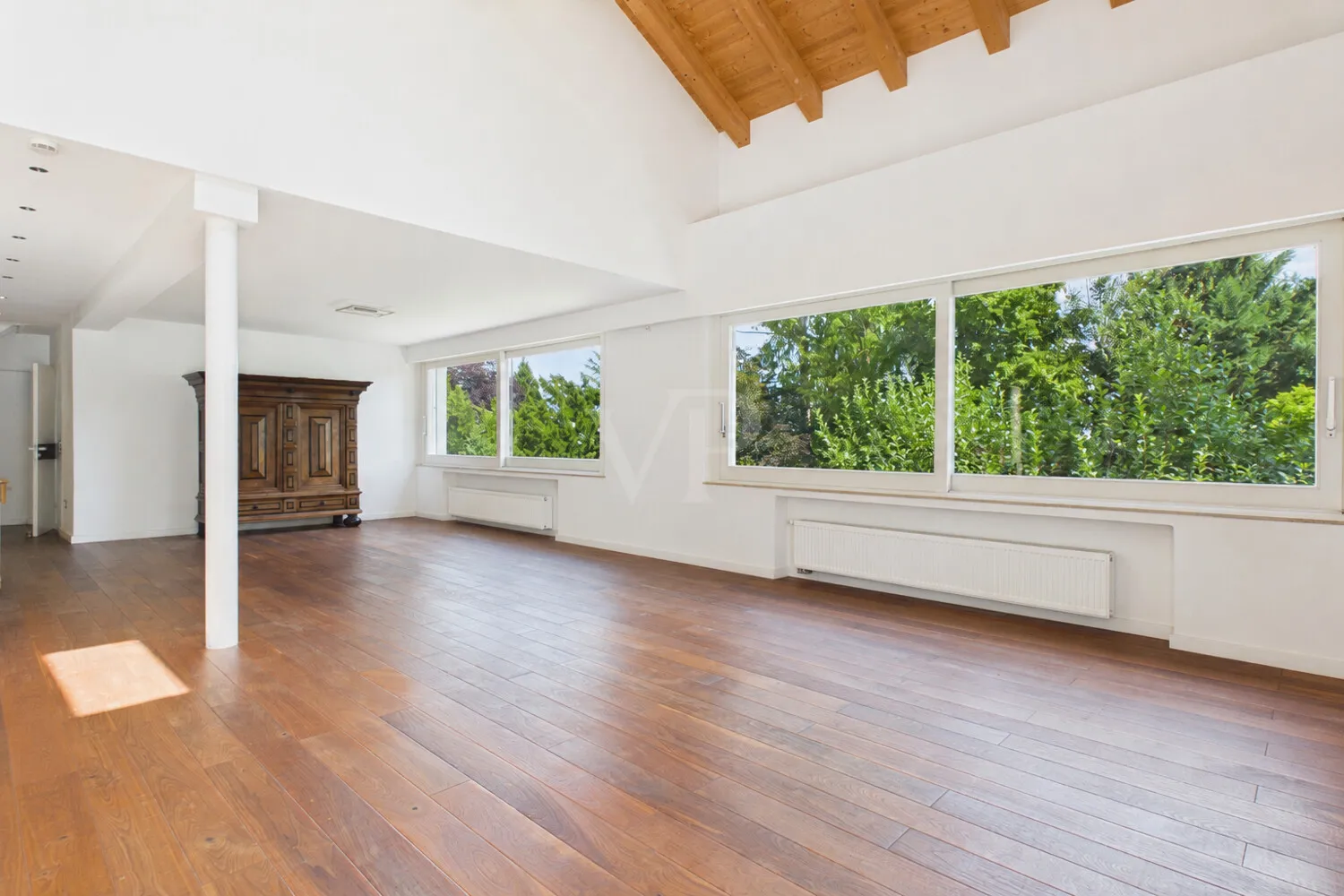 Repräsentative Villa mit parkähnlichem Grundstück am Kobelhang