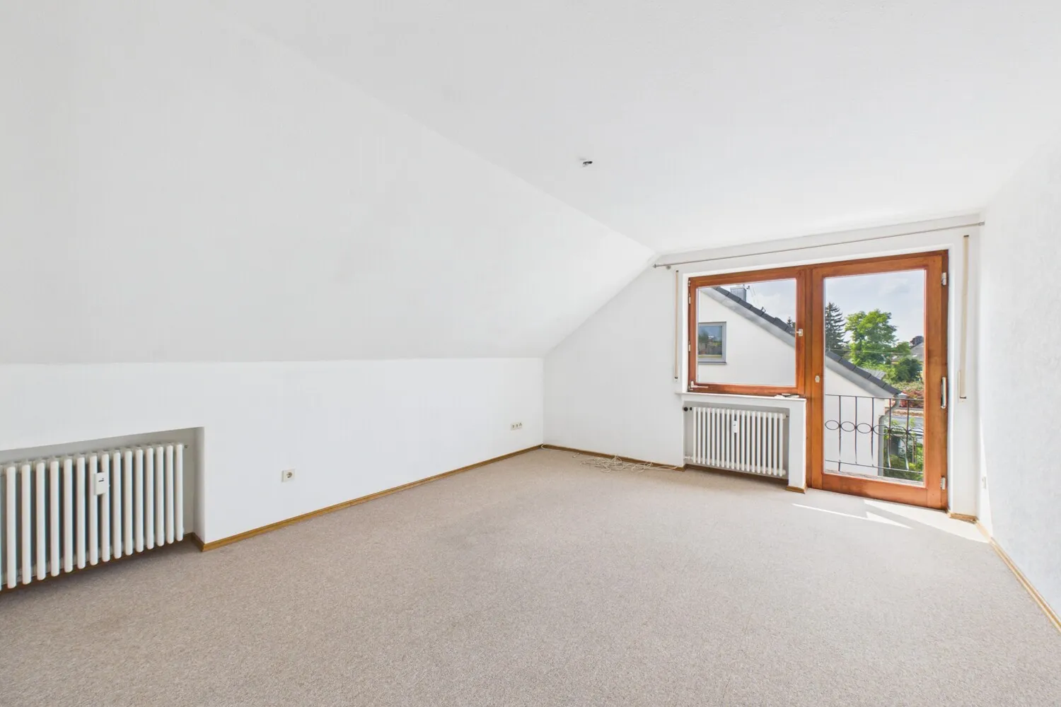Schlafzimmer mit Balkon Einliegerwohnung
