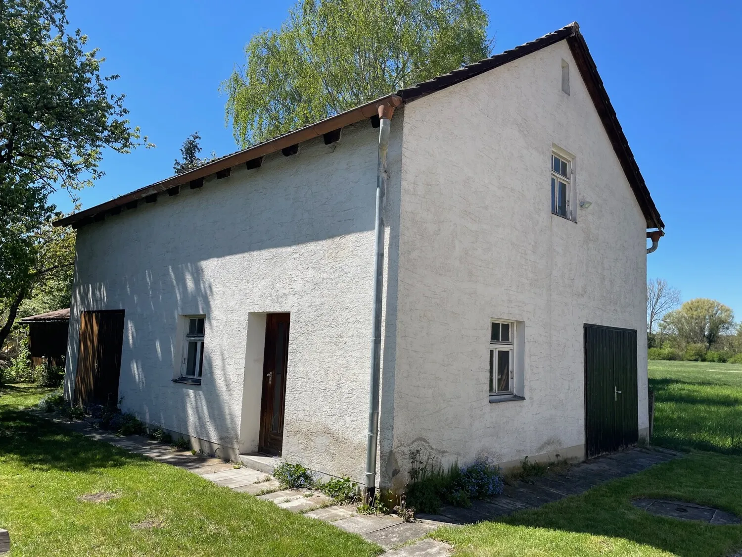 Einfamilienhaus auf großem Grundstück