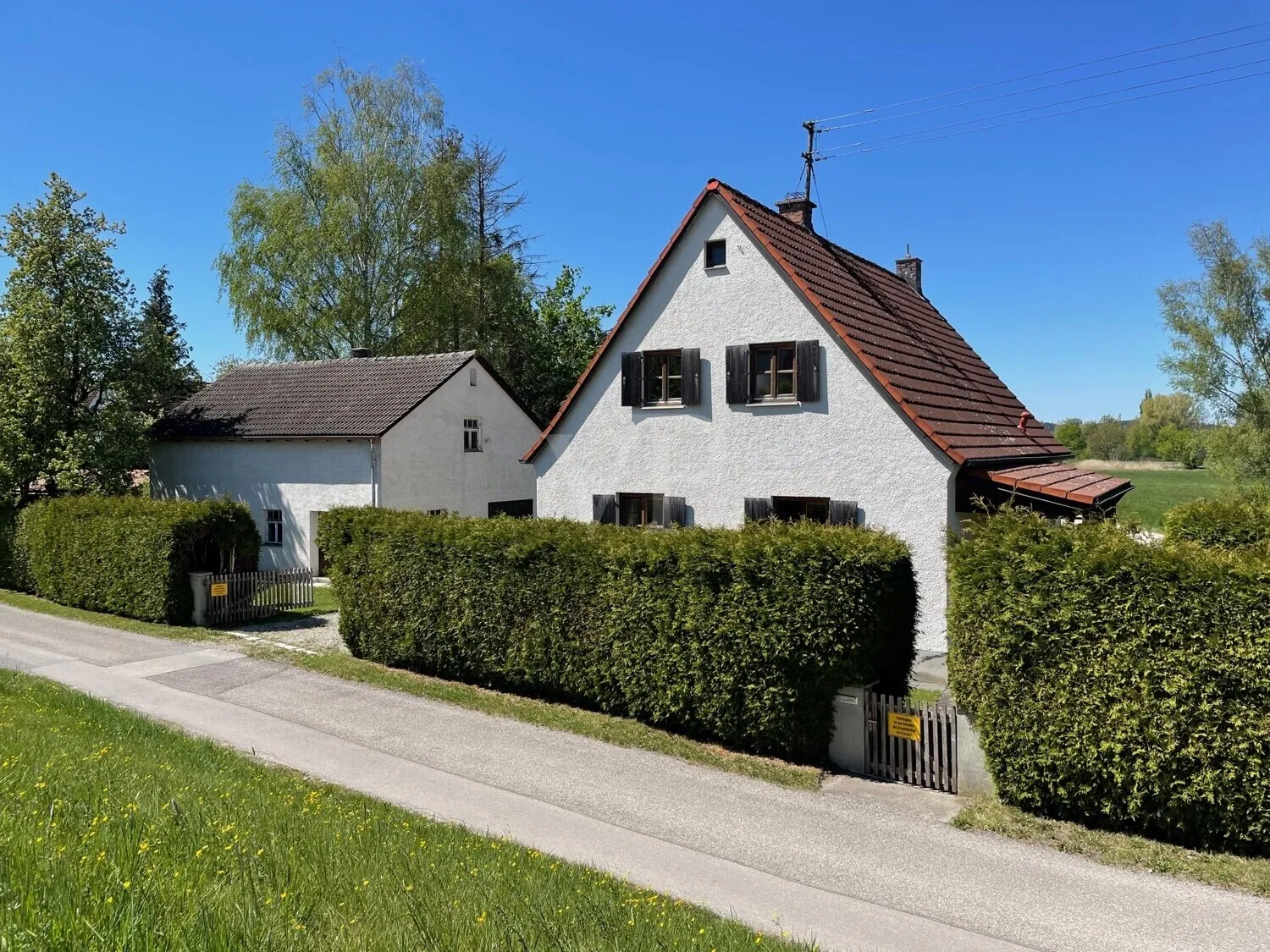 Einfamilienhaus auf großem Grundstück