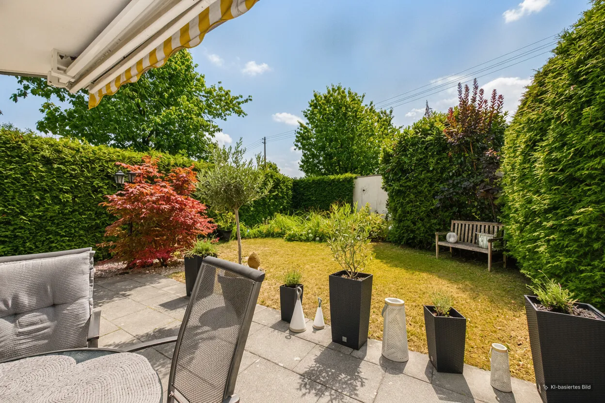 Terrasse mit Blick in den Garten