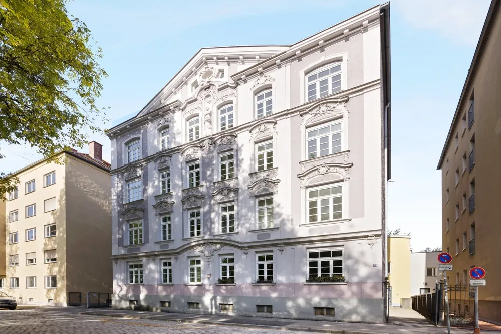 Großzügige Altbaugaleriewohnung in der Innenstadt - WG-geeignet