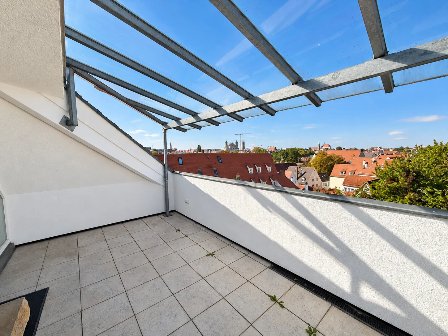 Großzügige Altbaugaleriewohnung in der Innenstadt - WG-geeignet