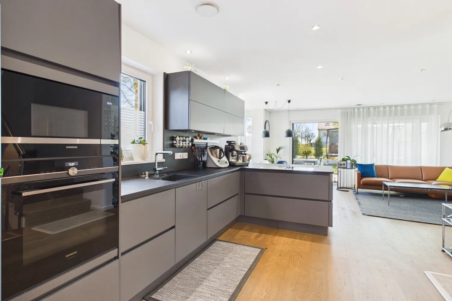 Modernes Familienhaus mit Wintergarten, 3 Bädern in ruhiger Lage