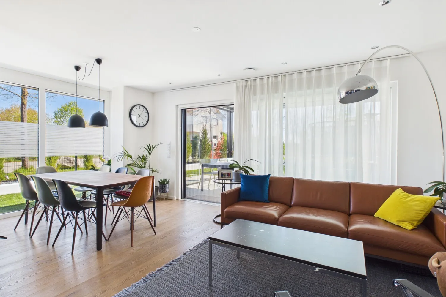 Modernes Familienhaus mit Wintergarten, 3 Bädern in ruhiger Lage