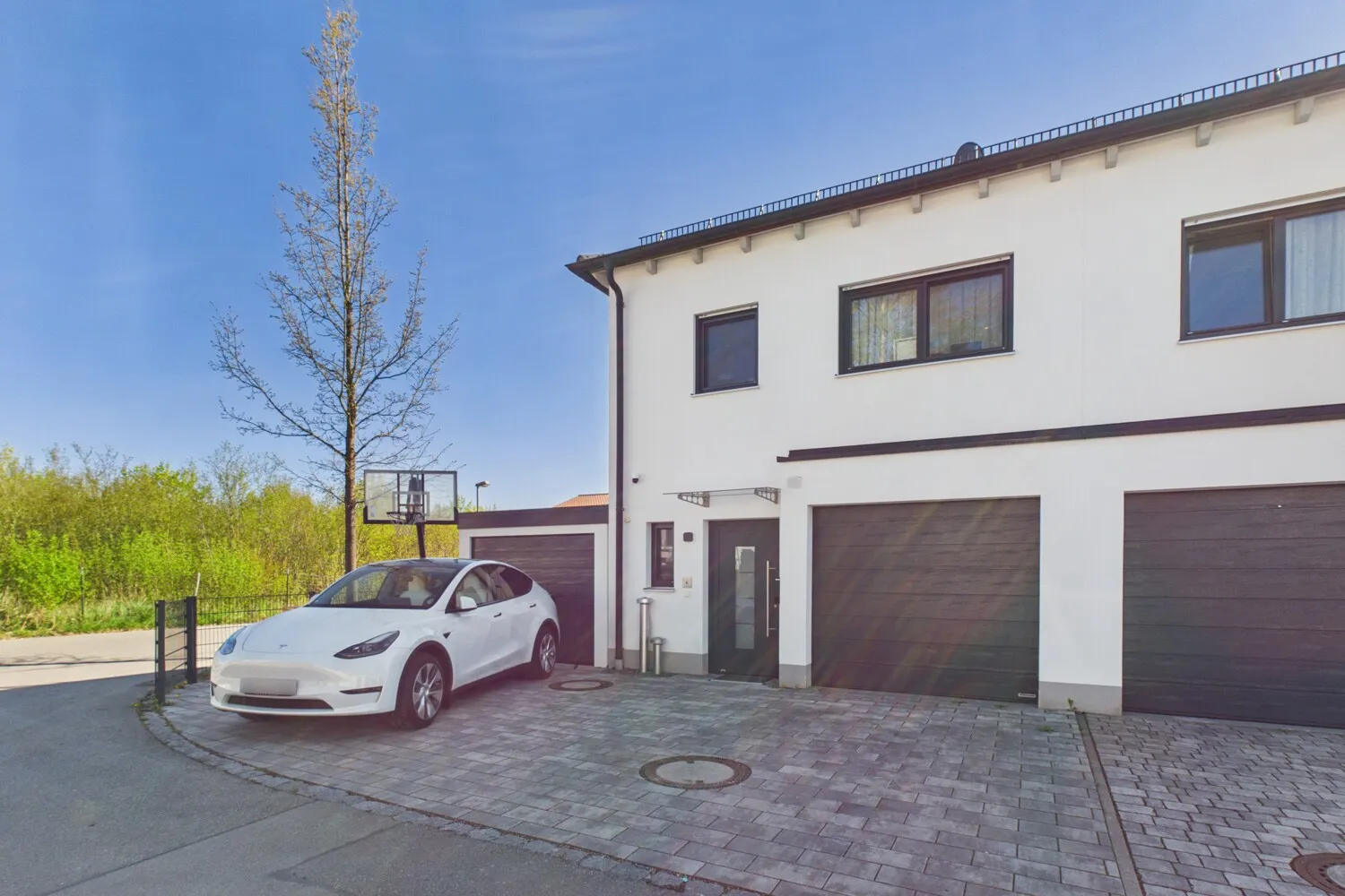 Modernes Familienhaus mit Wintergarten, 3 Bädern in ruhiger Lage