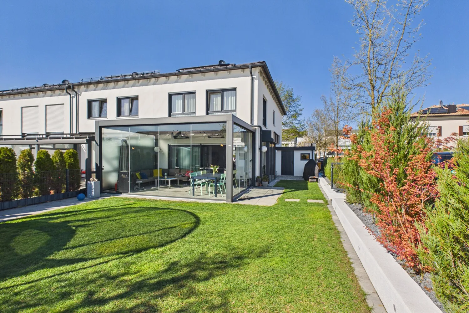 Modernes Familienhaus mit Wintergarten, 3 Bädern in ruhiger Lage