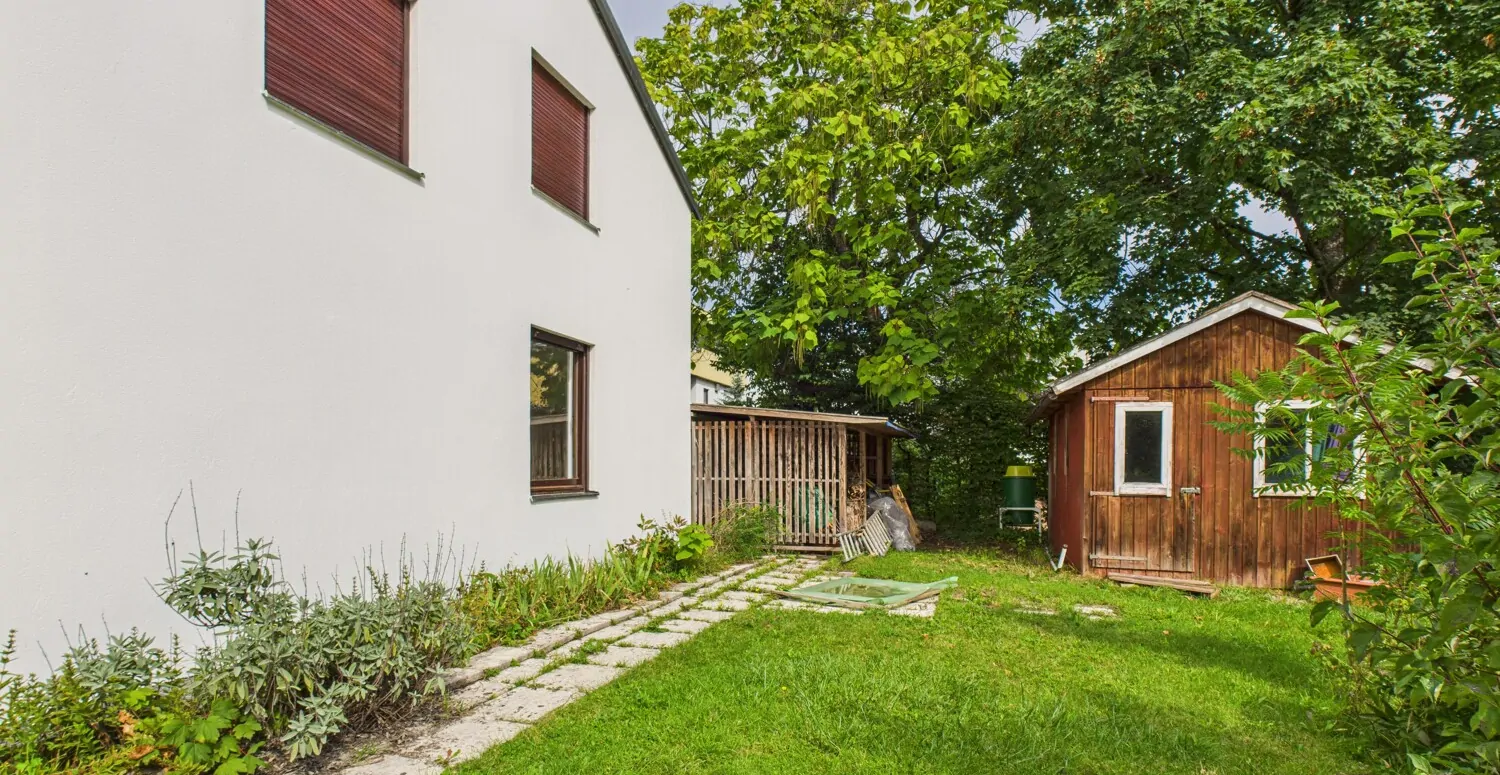 Großzügiges Architektenhaus auf Traumgrundstück in begehrter Lage von Stadtbergen