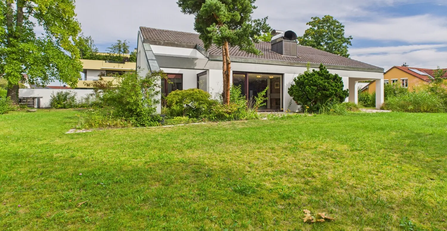 Großzügiges Architektenhaus auf Traumgrundstück in begehrter Lage von Stadtbergen