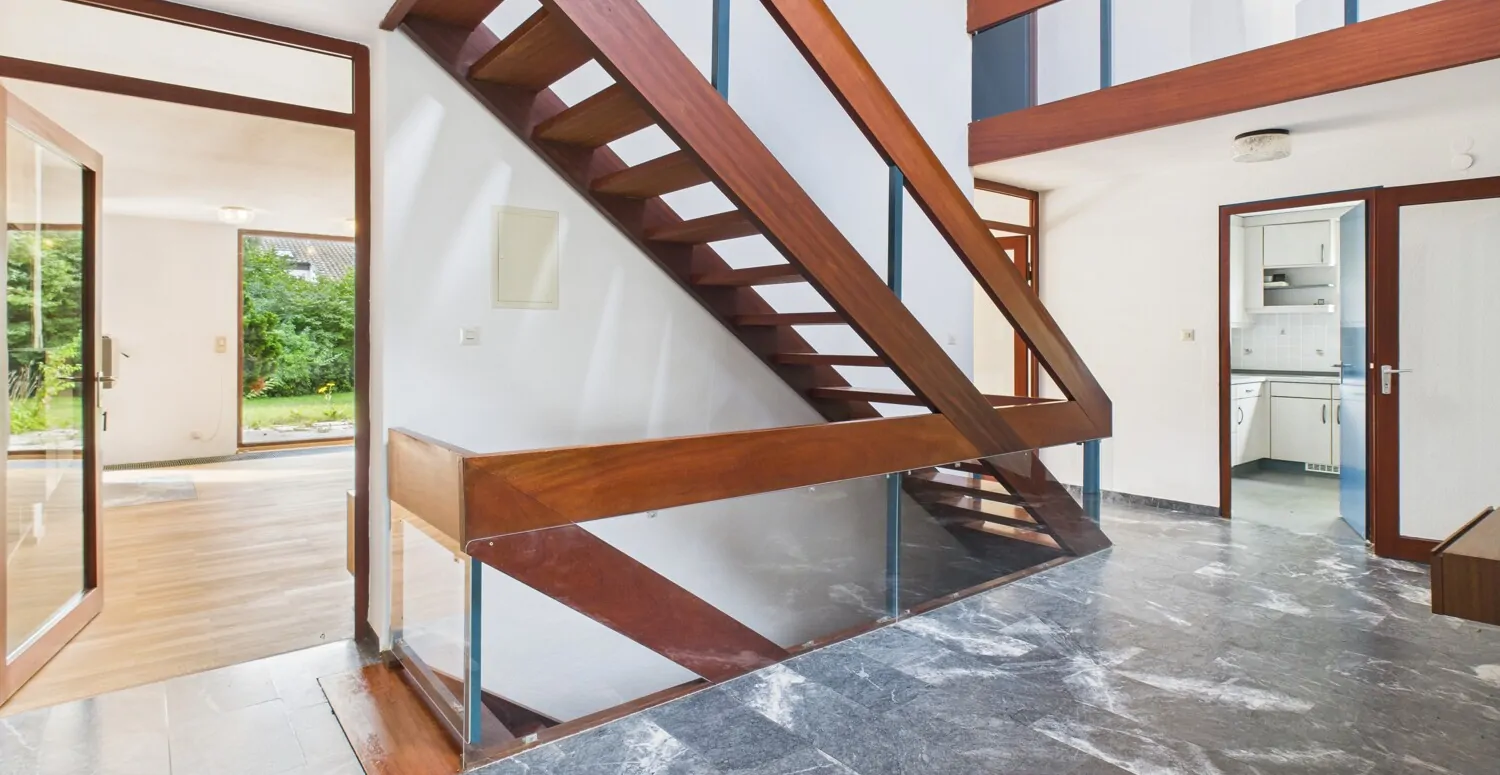 Großzügiges Architektenhaus auf Traumgrundstück in begehrter Lage von Stadtbergen