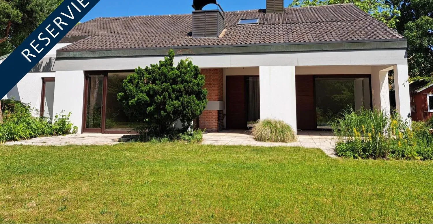 RESERVIERT: Großzügiges Architektenhaus auf Traumgrundstück in begehrter Lage von Stadtbergen