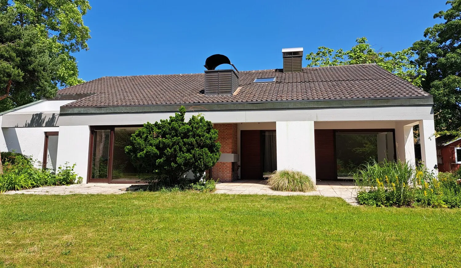 Großzügiges Architektenhaus auf Traumgrundstück in begehrter Lage von Stadtbergen