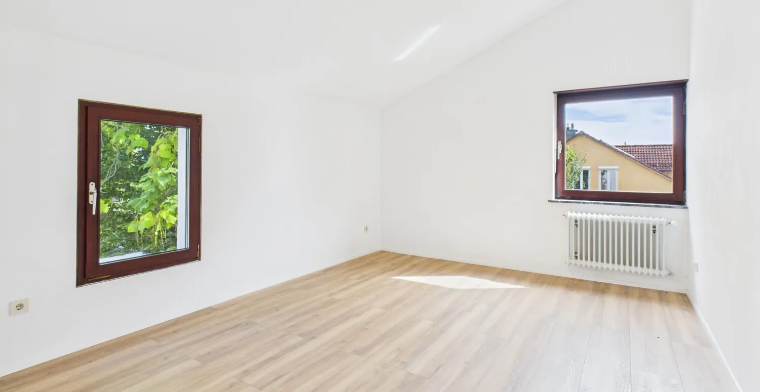 Großzügiges Architektenhaus auf Traumgrundstück in begehrter Lage von Stadtbergen