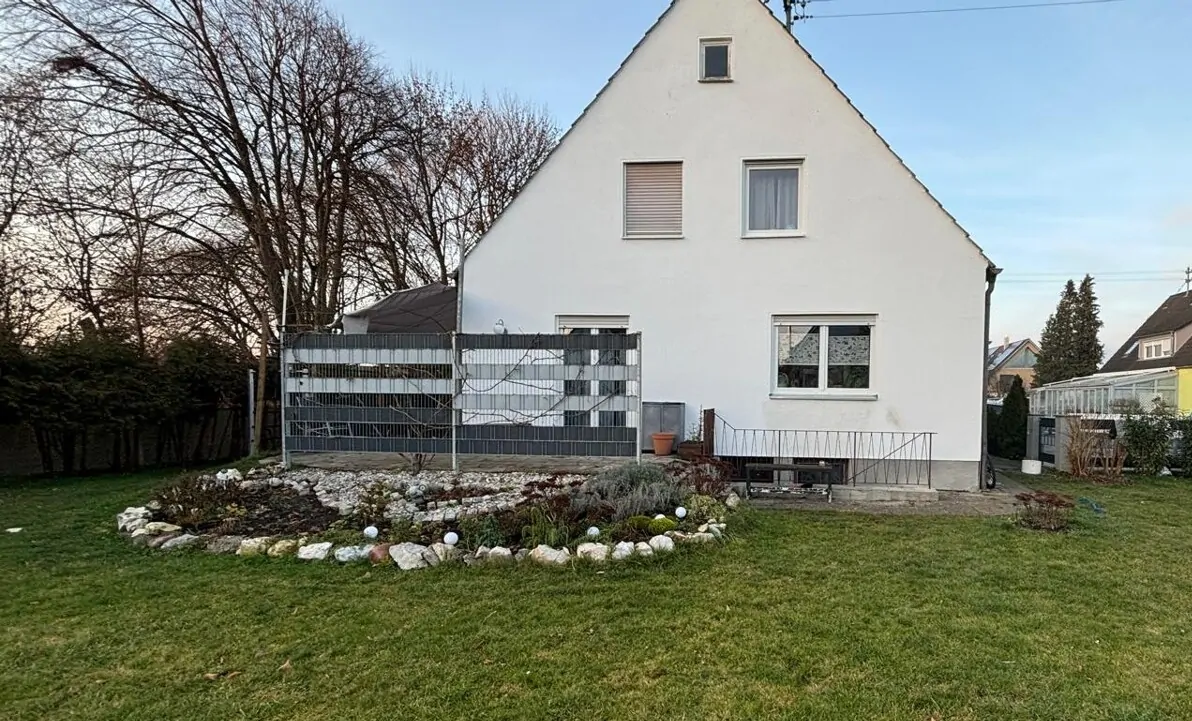 Charmantes Einfamilienhaus mit großem, teilbarem Grundstück in ruhiger Sackgassenlage