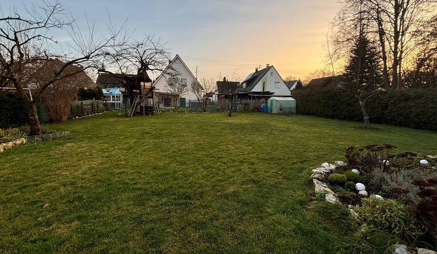 Charmantes Einfamilienhaus mit großem, teilbarem Grundstück in ruhiger Sackgassenlage