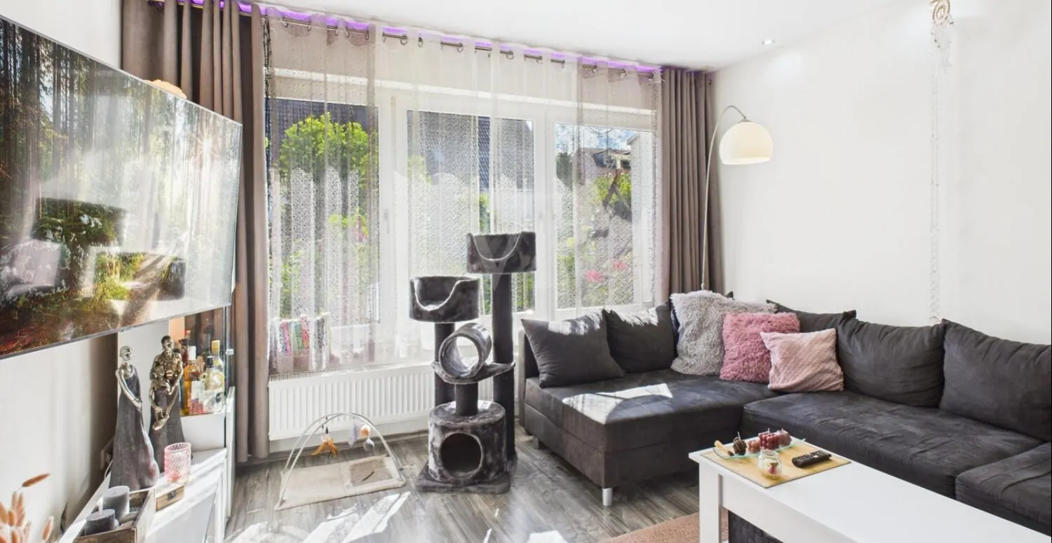 Modernes Wohnen mit liebevoll gestaltetem Garten