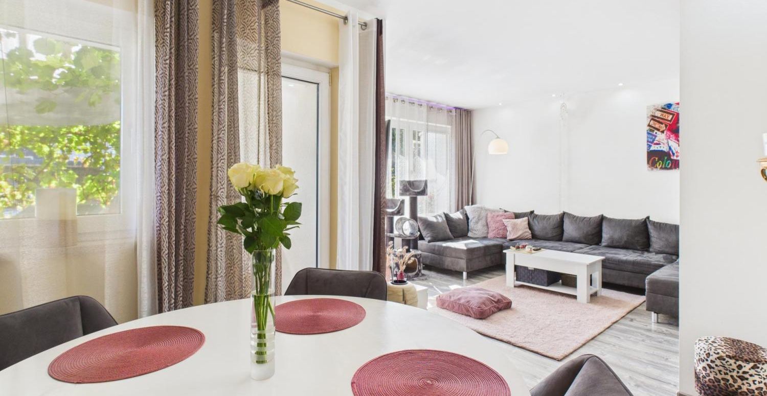 Modernes, 2015 saniertes Reihenhaus mit Einliegerwohnung