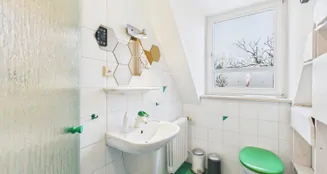 von_poll_real_estate_property_26122003_image_19