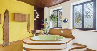 von_poll_real_estate_property_26122003_image_13