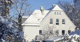 von_poll_real_estate_property_26122003_image_1