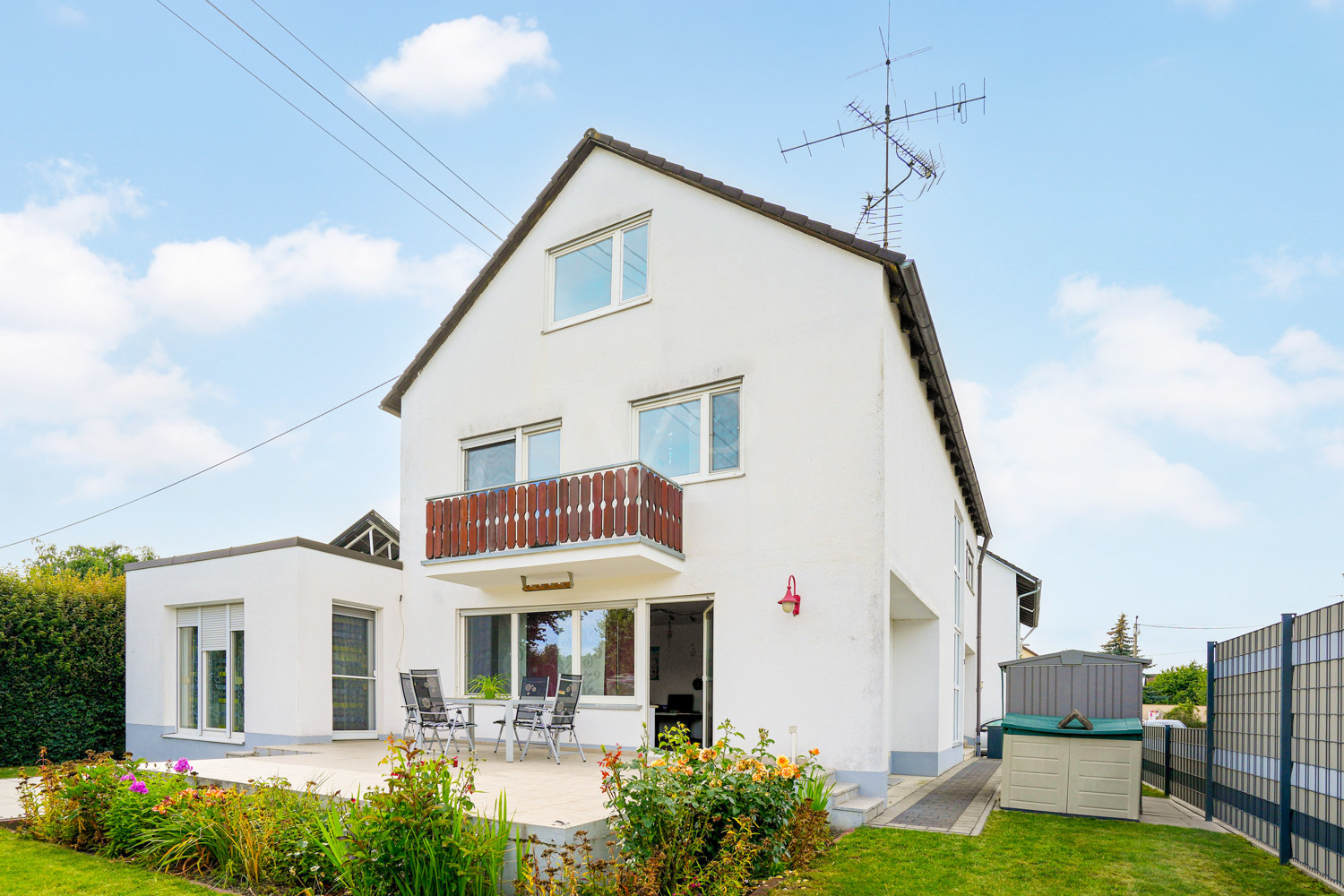 Modernes Haus am Feldrand mit Süd-West Terrasse und Doppelgarage