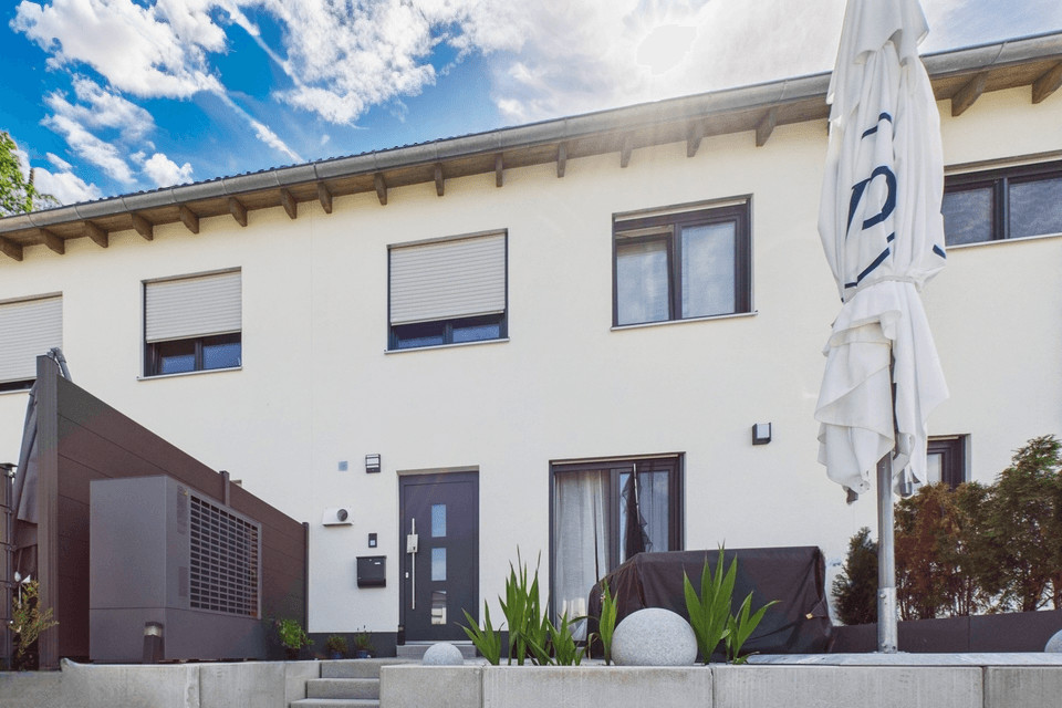 Neuwertiges Reihenhaus mit Stil und Effizienz
