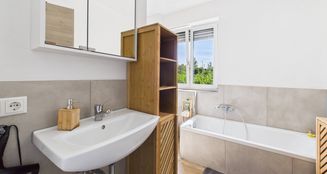 von_poll_real_estate_property_25122078_image_4