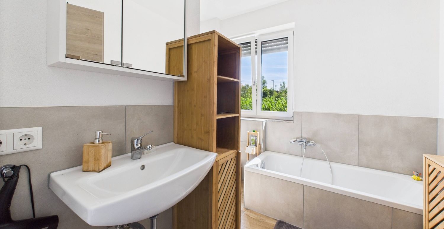 Neuwertiges Reihenhaus mit Stil und Effizienz