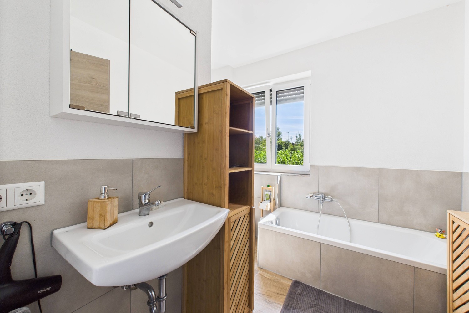 Neuwertiges Reihenhaus mit Stil und Effizienz