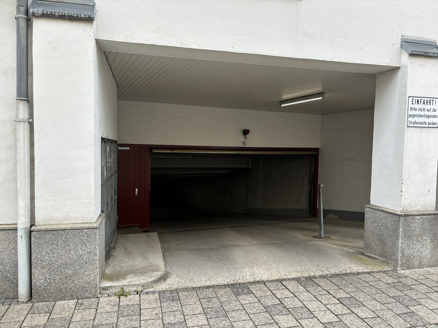 Tiefgaragenstellplatz im Wohngebiet - zentral gelegen