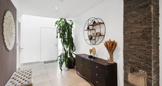 von_poll_real_estate_property_24122059_image_1