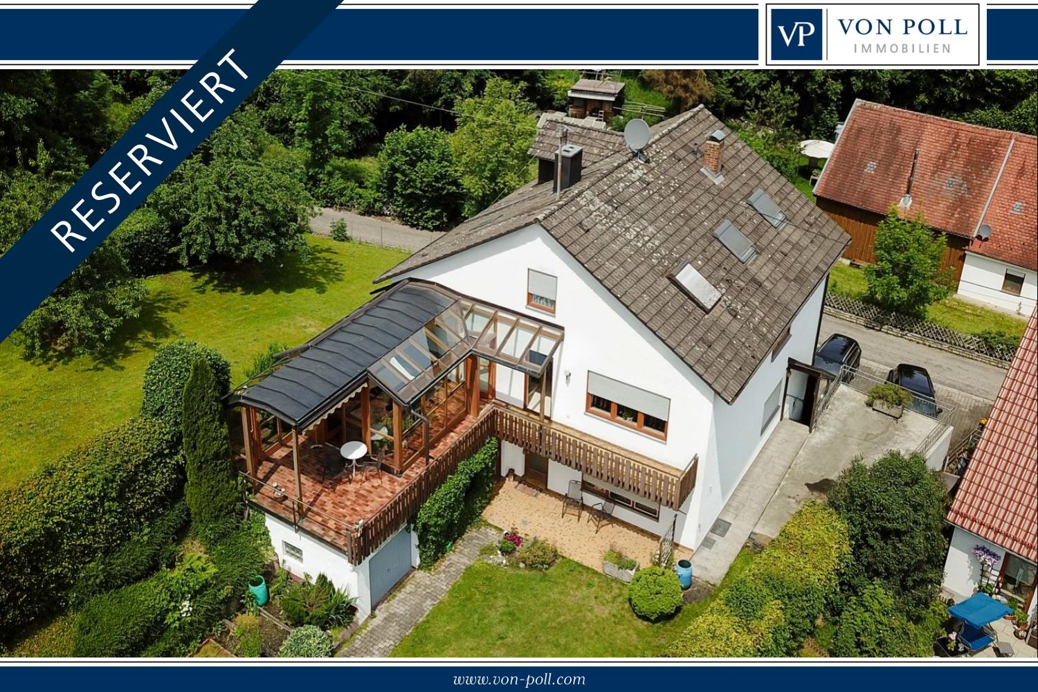 Reserviert: Großzügiges Mehrfamilienhaus mit drei Wohneinheiten und vielseitigem Gestaltungskonzept