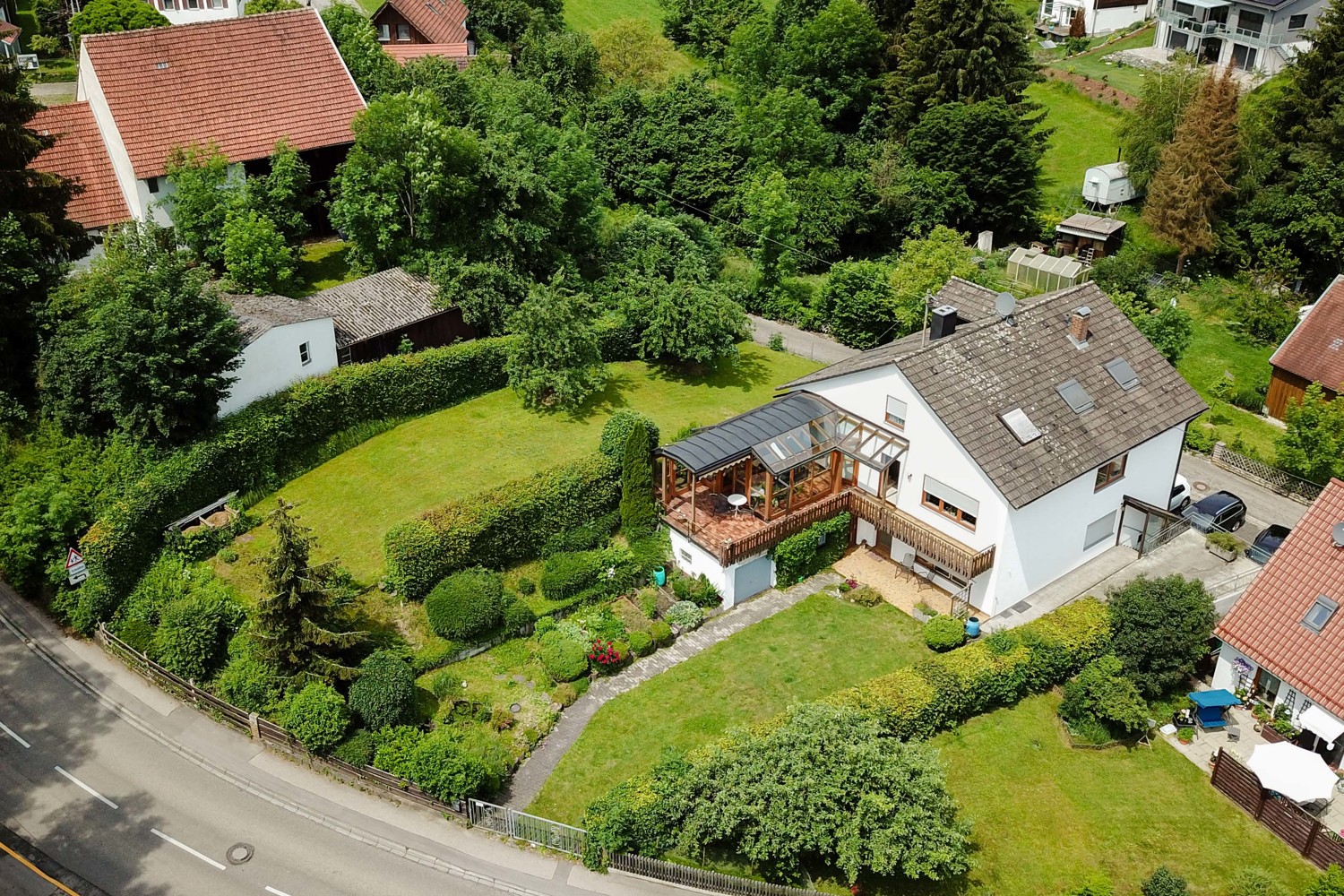 Viel Platz zum Wohnen, Arbeiten oder Vermieten mit zusätzlichem Baugrundstück