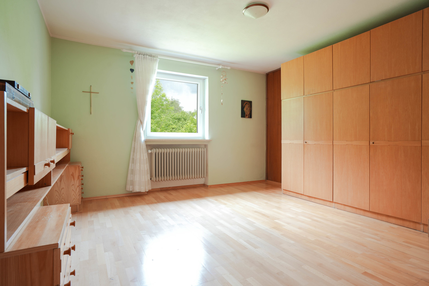 Reserviert: Großzügiges Mehrfamilienhaus mit drei Wohneinheiten und vielseitigem Gestaltungskonzept