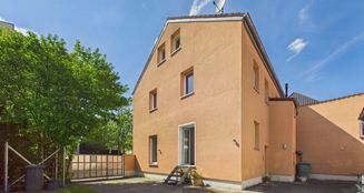 von_poll_real_estate_property_25122003_image_1