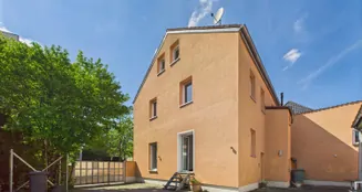 von_poll_real_estate_property_25122003_image_1