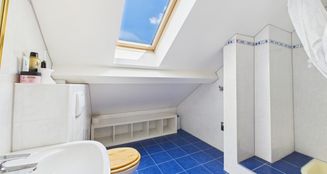 von_poll_real_estate_property_25122003_image_14