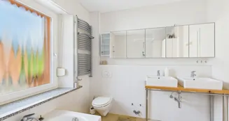 von_poll_real_estate_property_25122003_image_6