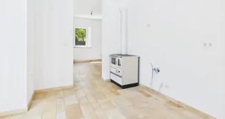 von_poll_real_estate_property_25122003_image_3