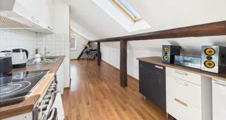 von_poll_real_estate_property_25122003_image_10