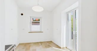 von_poll_real_estate_property_25122003_image_5